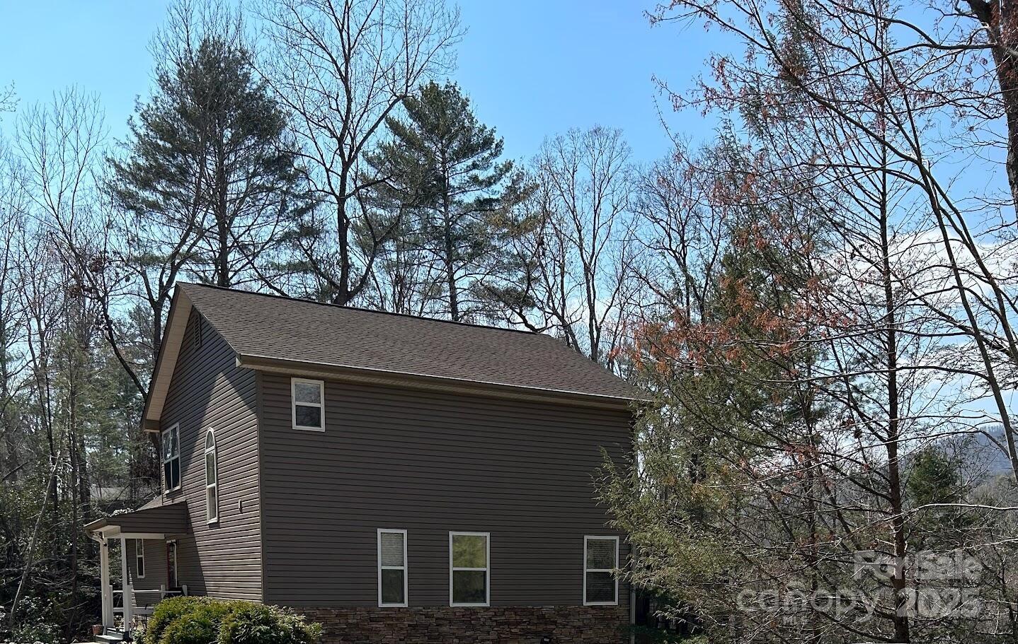 Woodmere, Pickens community