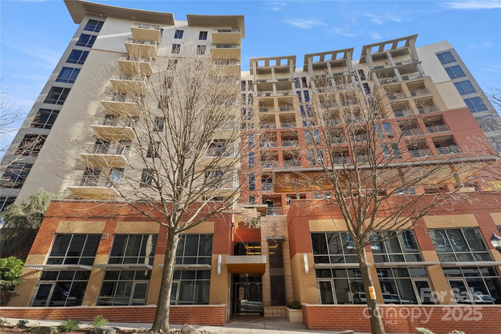 Royal Court, Charlotte community