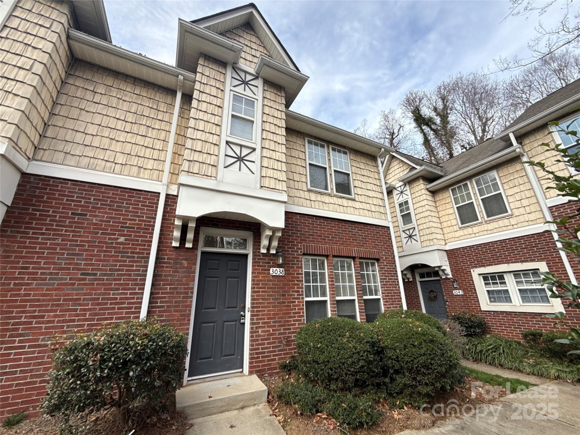 Commonwealth, Charlotte community