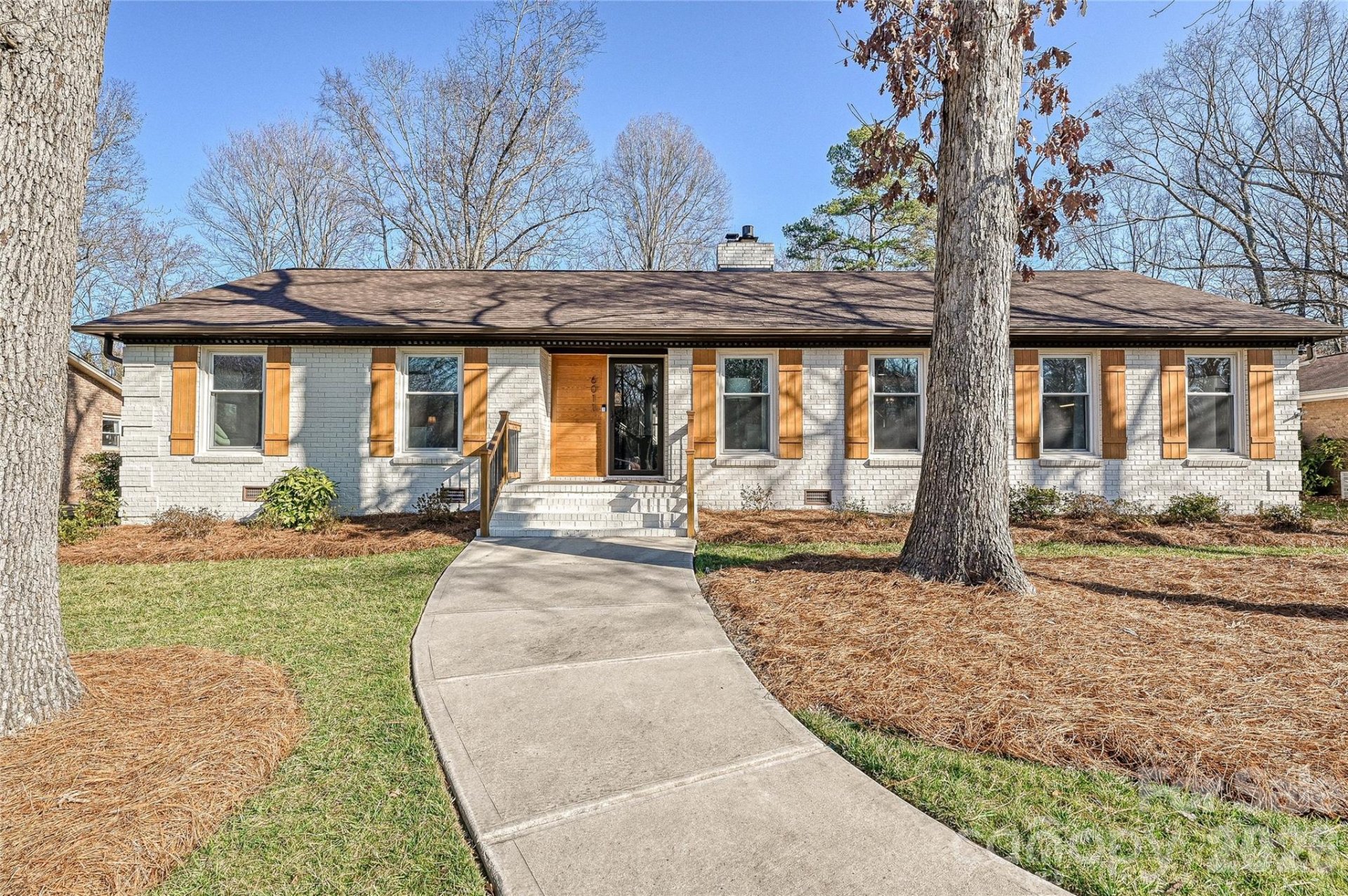 Mcclintock Woods, Charlotte community