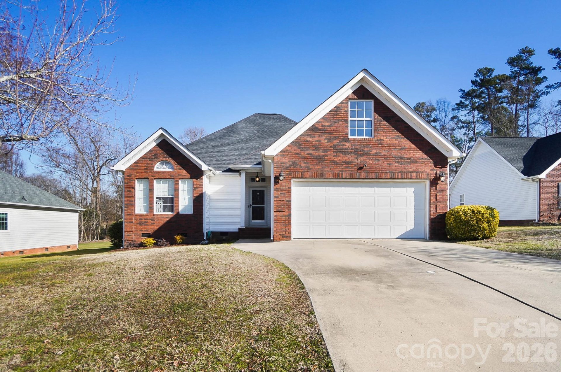 Colonial Village, Monroe community