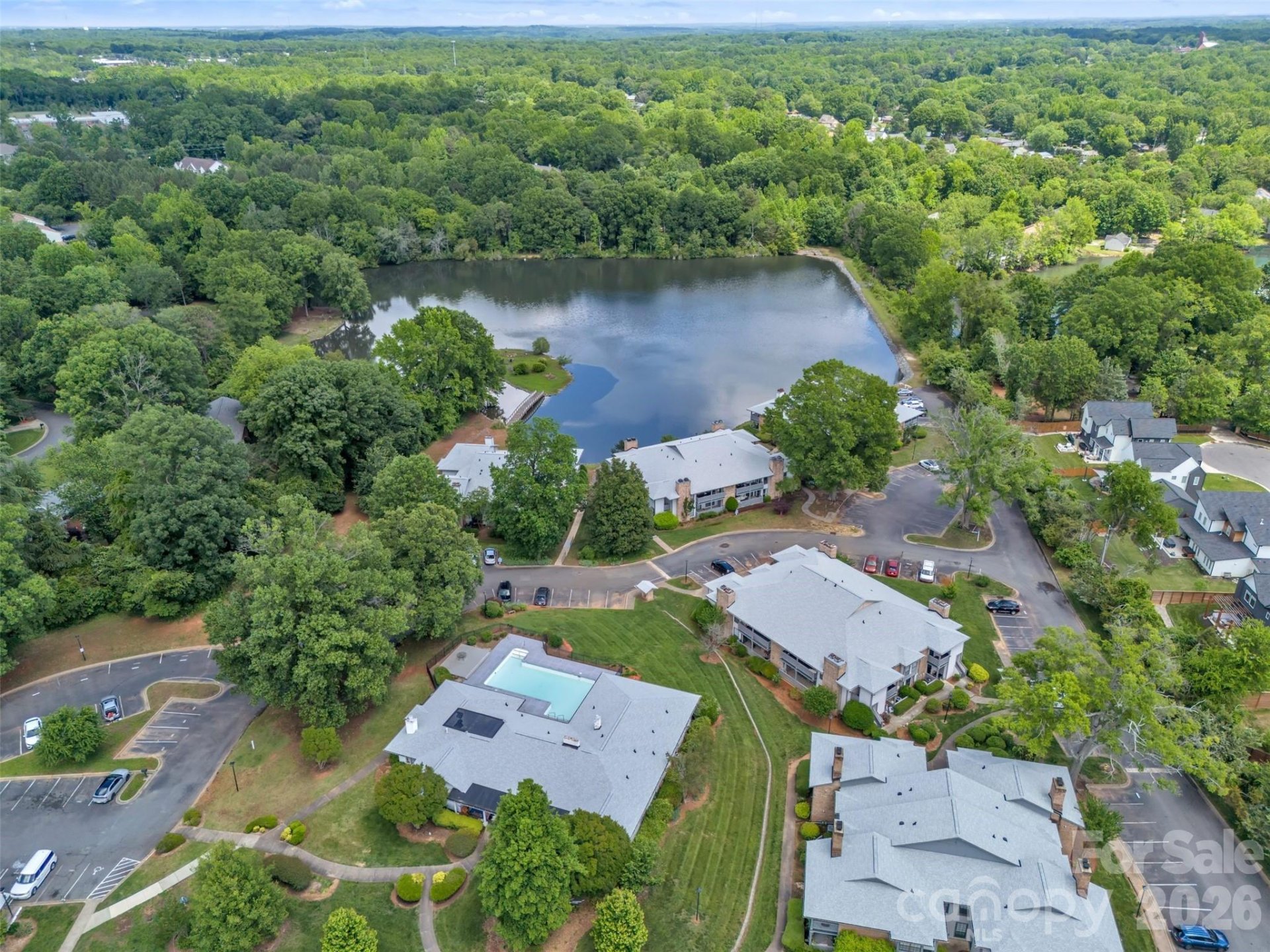 Harris Lake, Charlotte community