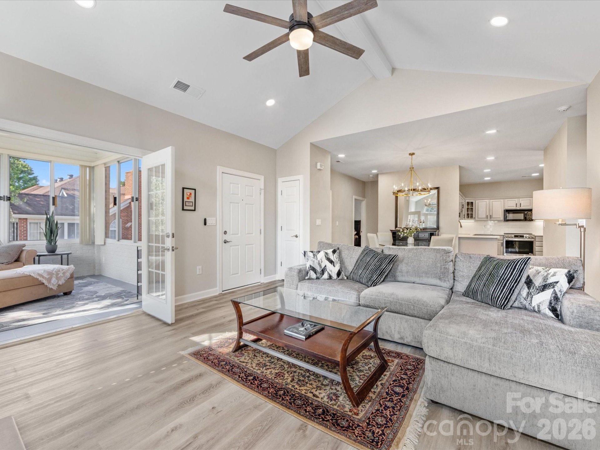 Windsor Oaks, Charlotte community