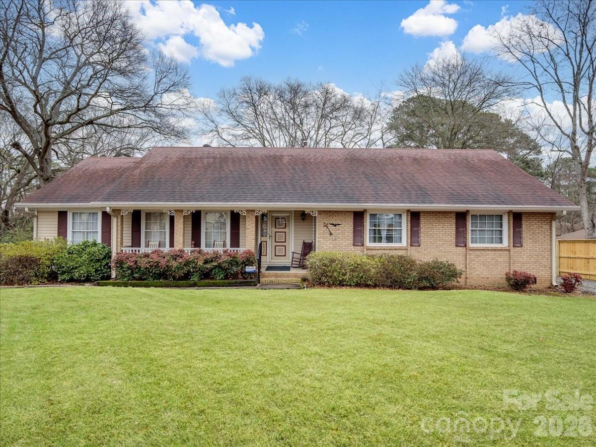 Falconbridge, Charlotte community