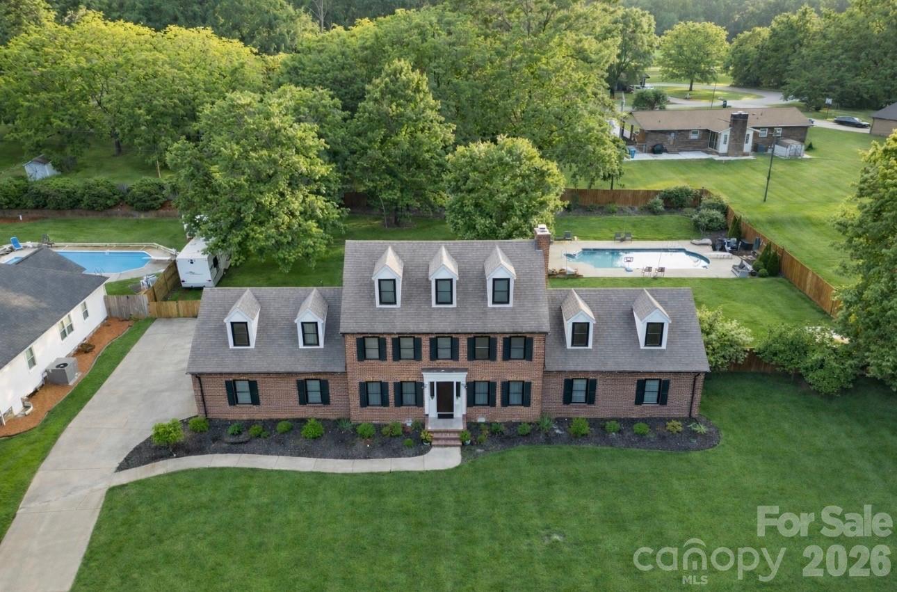 Brittany Downs, Salisbury community