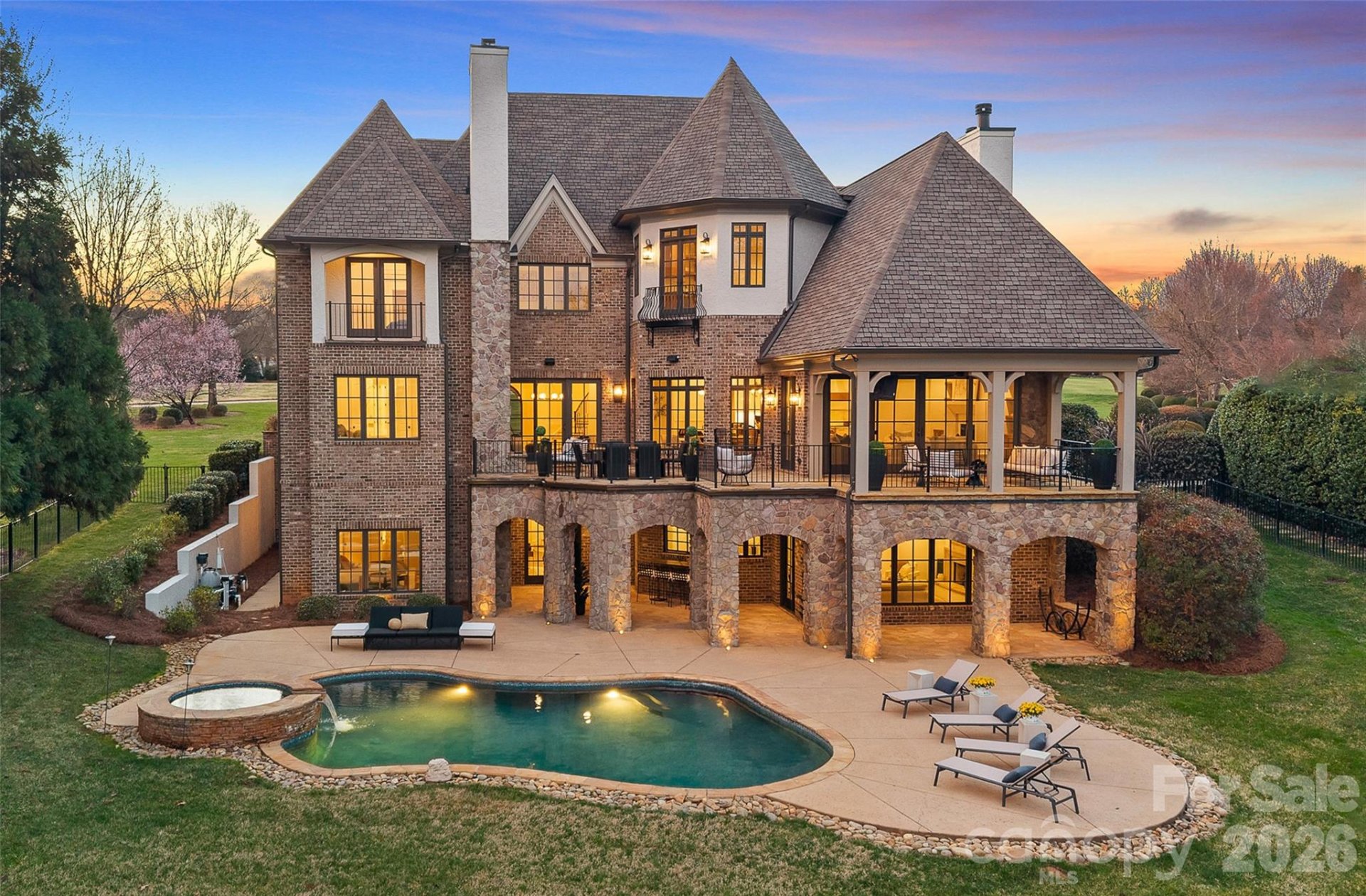 101 S Longfellow Lane