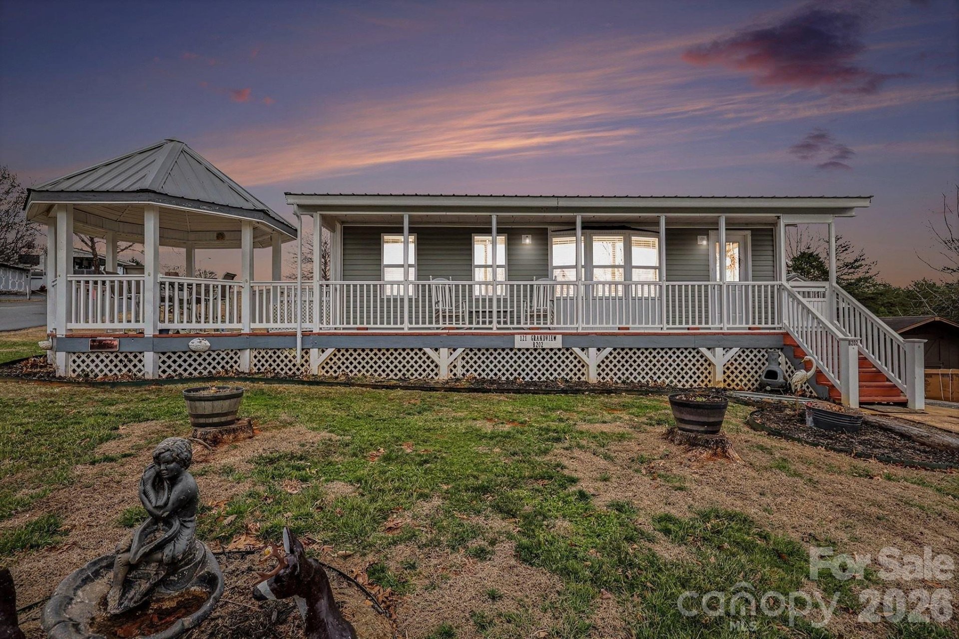 121 Grand View Drive