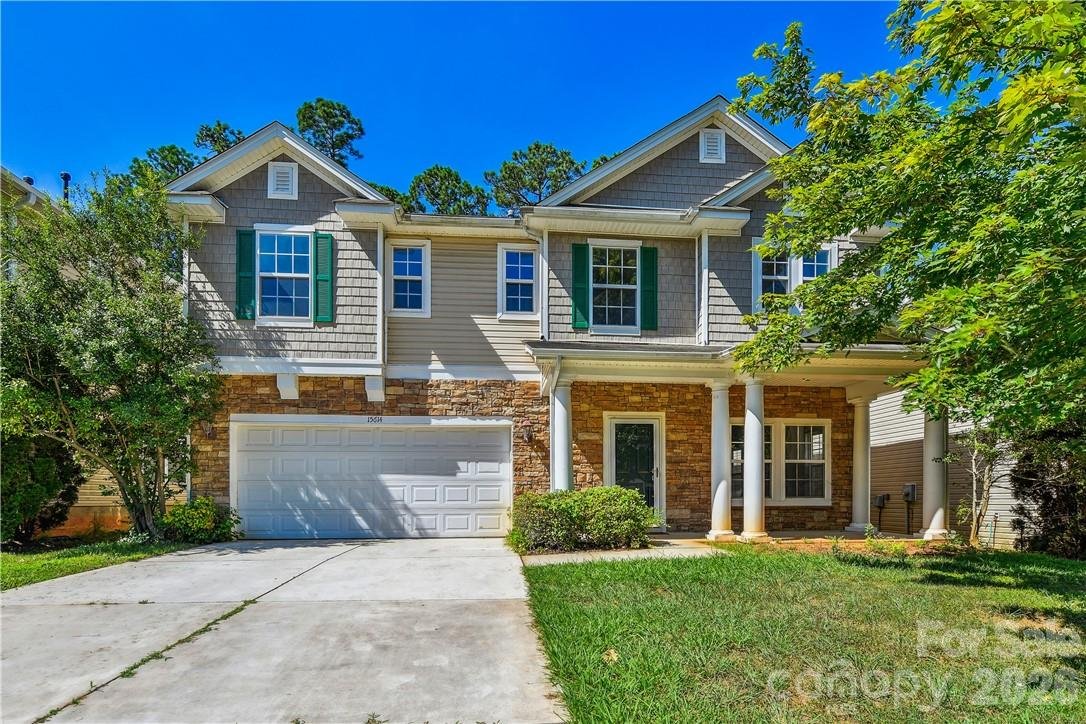 Hamilton Lakes, Charlotte community