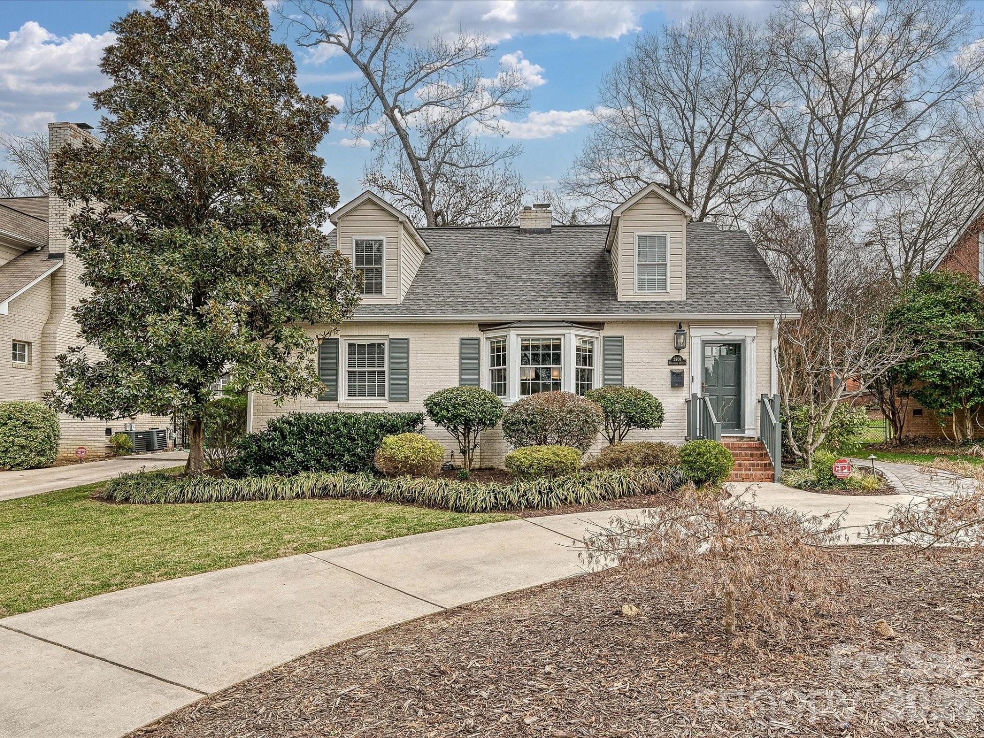 2901 Hillsdale Avenue