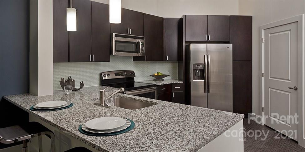 Property image 1 at 900 E Stonewall Street, Charlotte, NC 28204