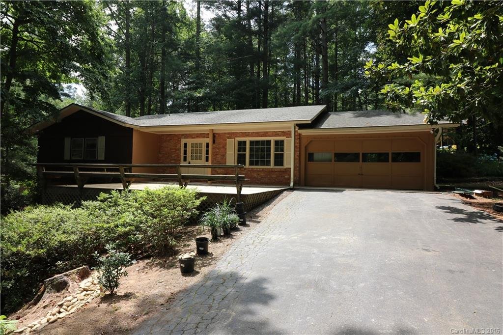 Property image 1 at 915 Toxaway Drive, Hendersonville, NC 28791