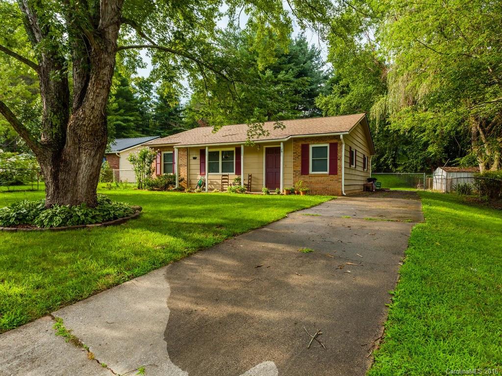 Property image 1 at 6 Waterford Court, Asheville, NC 28806