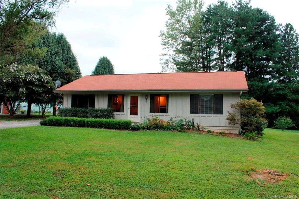 Property image 1 at 26 W Silverleaf Drive, Hendersonville, NC 28739