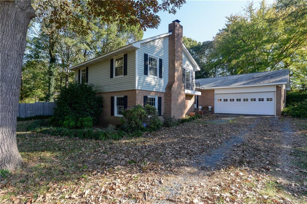 606 White Oaks Circle