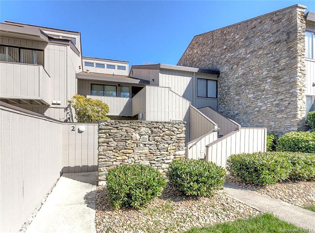 Property image 1 at 2 Lakemoor Lane, Hendersonville, NC 28739