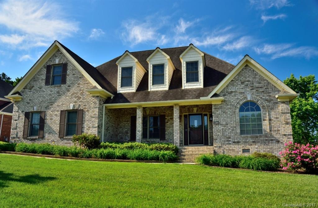 1204 Edgewater Court