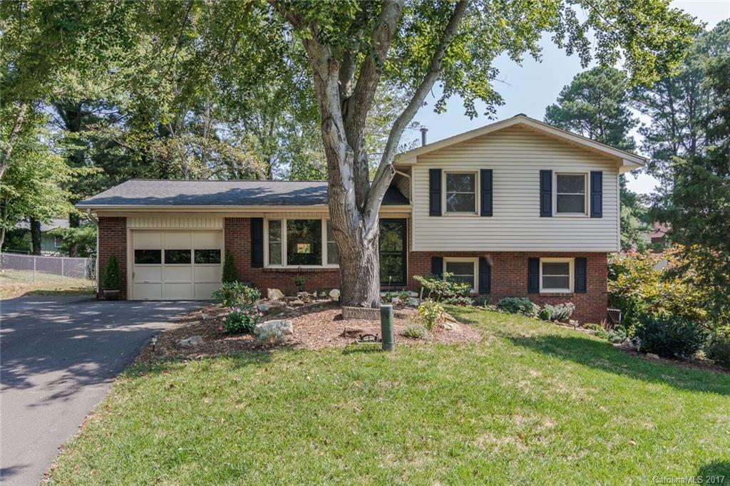 Property image 1 at 8 Brookgreen Place, Asheville, NC 28804