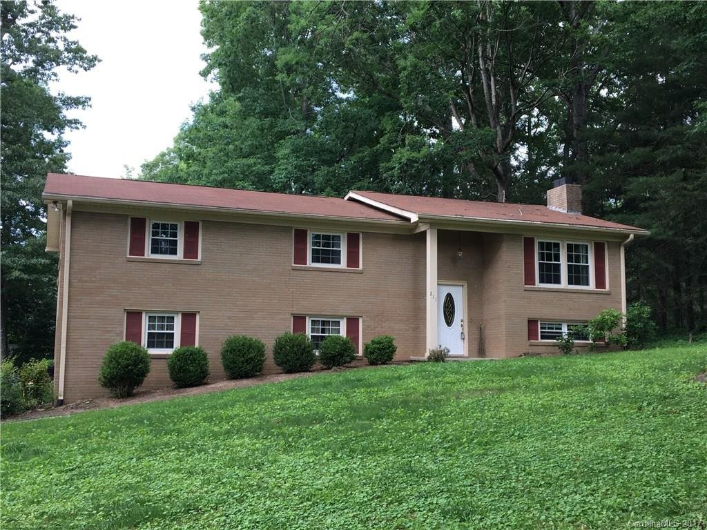 Property image 1 at 211 Castleton Lane, Hendersonville, NC 28791