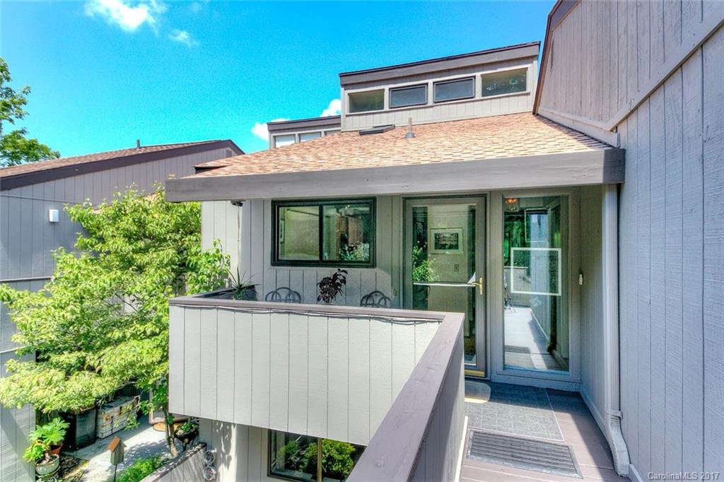 Property image 1 at 20 Lakemoor Lane, Hendersonville, NC 28739