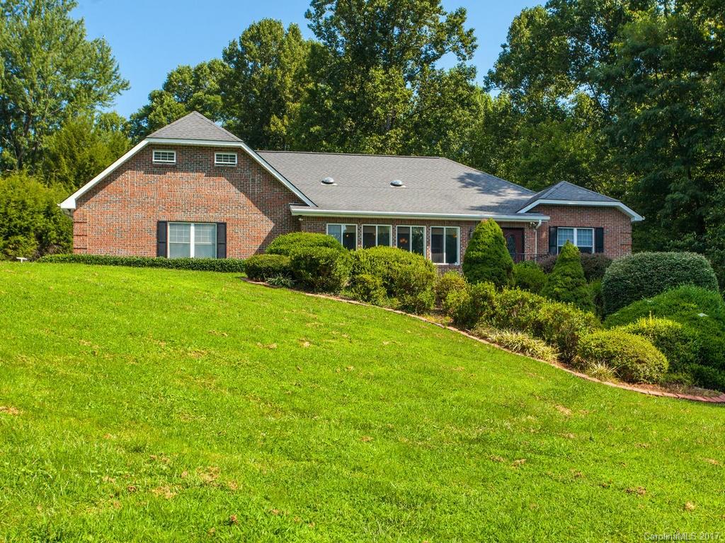 Property image 1 at 108 Skyview Lane, Hendersonville, NC 28739