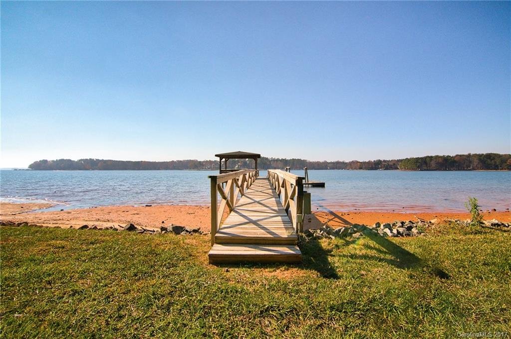 111 Breezeview Place