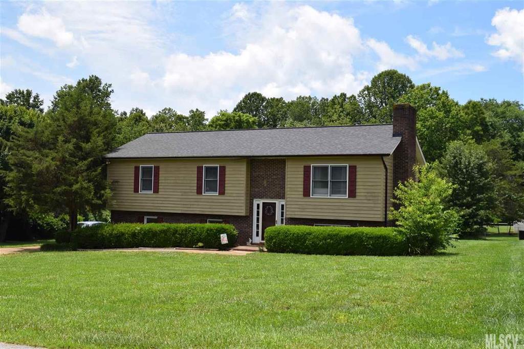 Property image 1 at 1757 Castlewood Court, Hickory, NC 28602