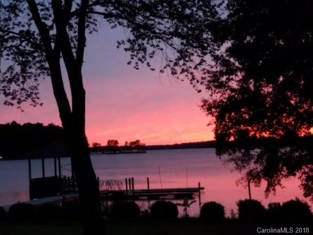 216 Queens Cove Road