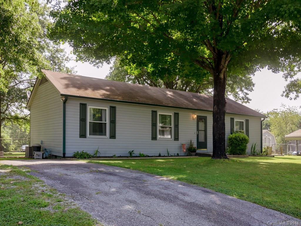 Property image 1 at 35 E Silverleaf Drive, Hendersonville, NC 28739