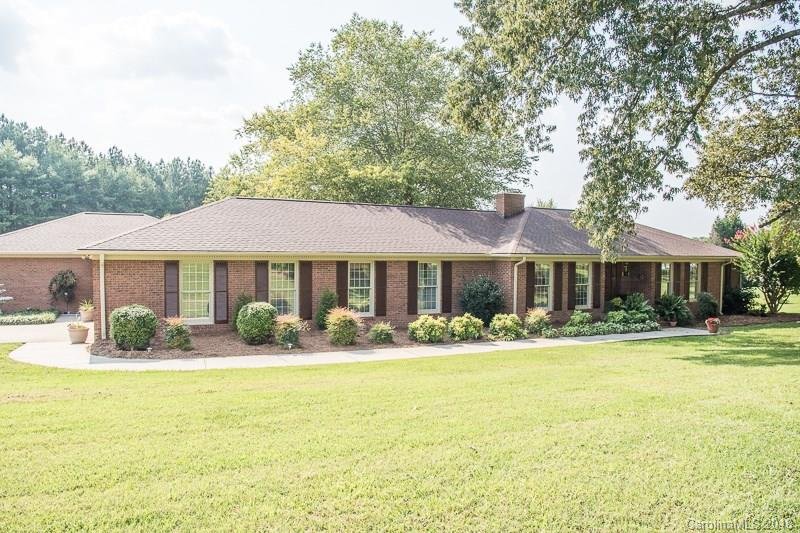 320 Steeple Chase Trail