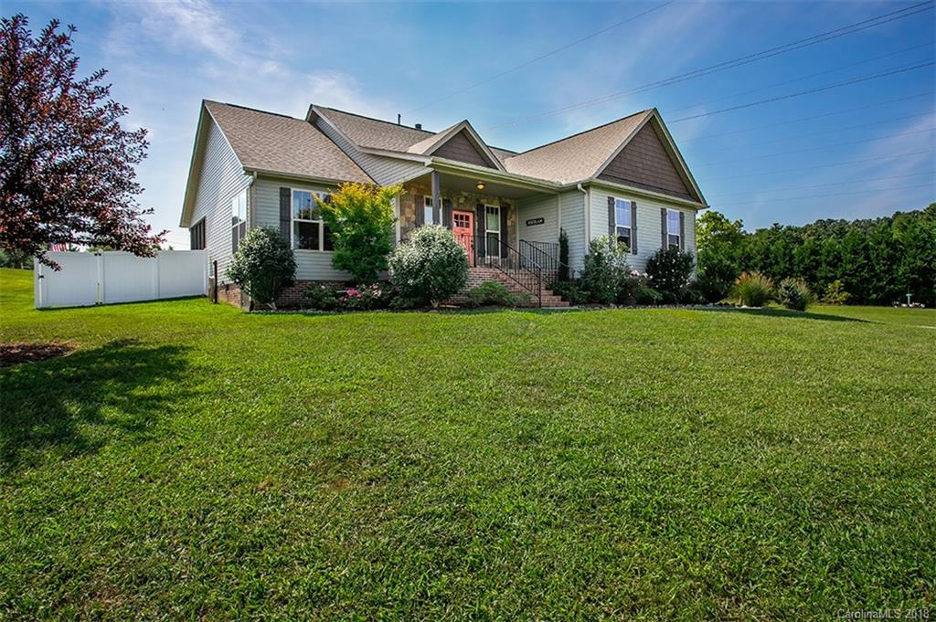 Property image 1 at 106 Beck Creek Circle, Flat Rock, NC 28731