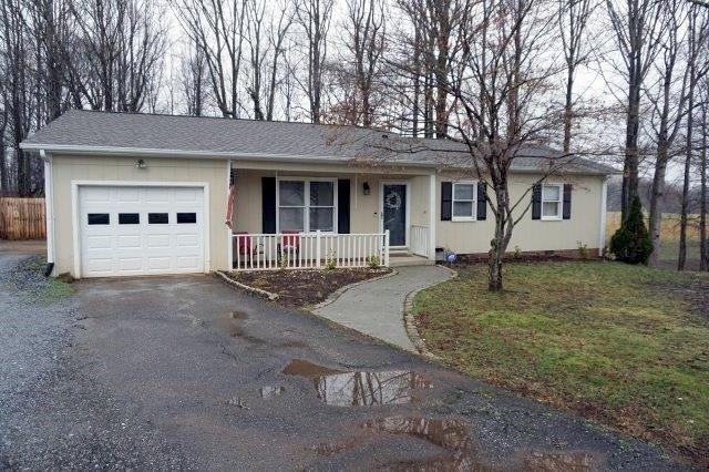 Property image 1 at 1554 Castell Lane, Hickory, NC 28601