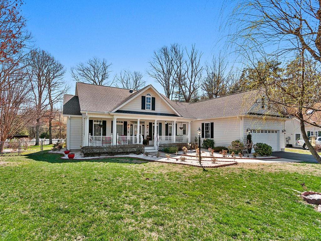 Property image 1 at 364 Classic Oaks Circle, Hendersonville, NC 28792