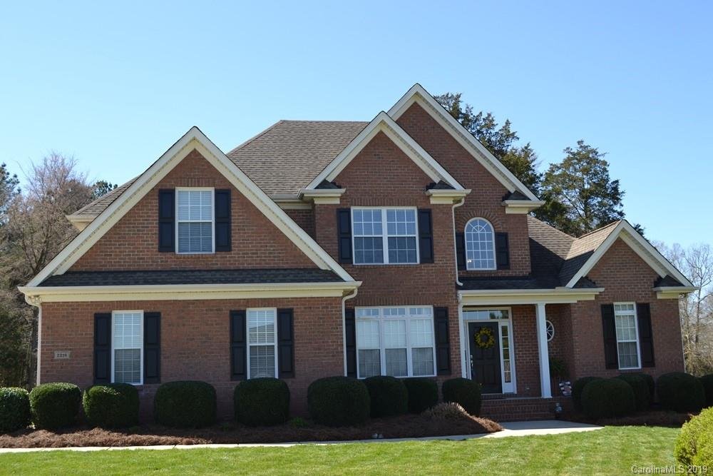 2216 Fox Crossing Court