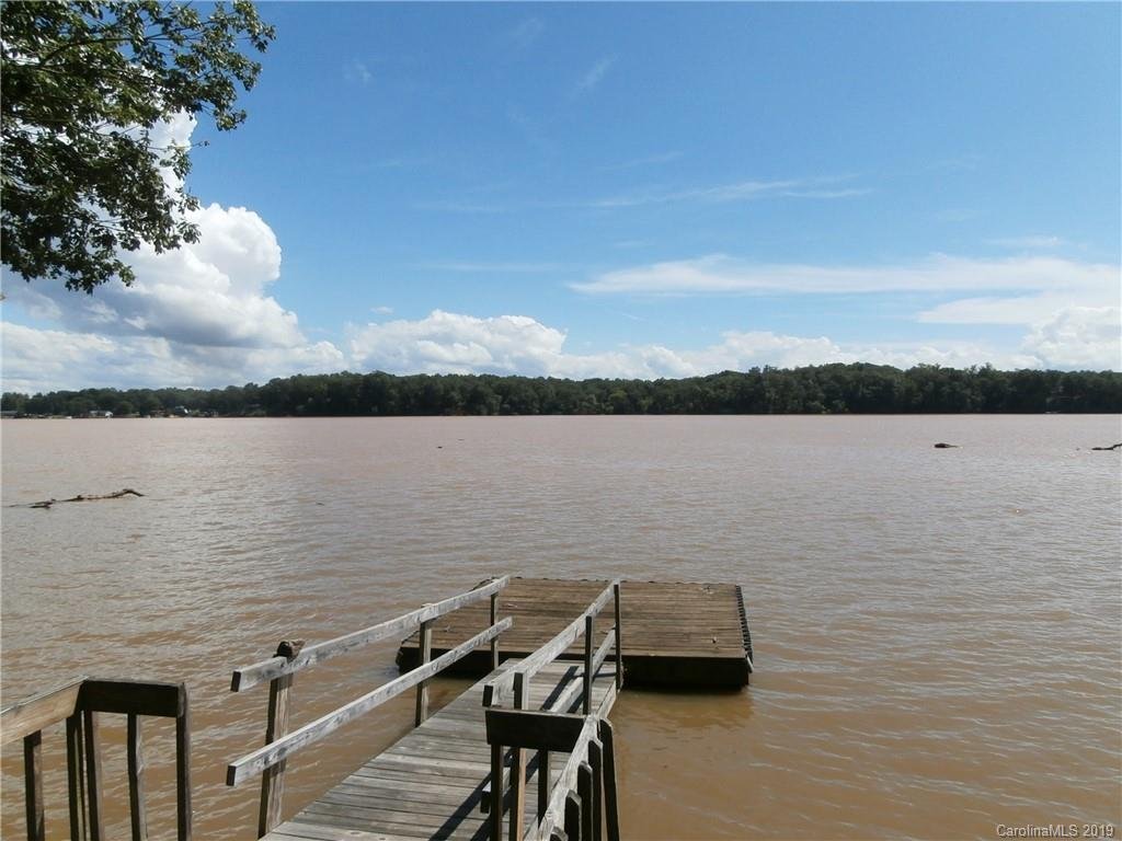 3215 Riverside Drive