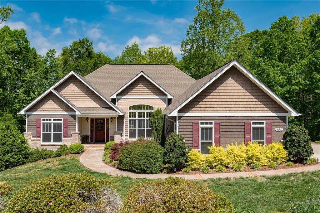 Property image 1 at 1552 Brookstone Drive, Hickory, NC 28602