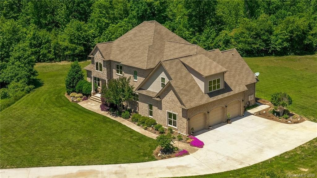 101 Sir Oliver Place