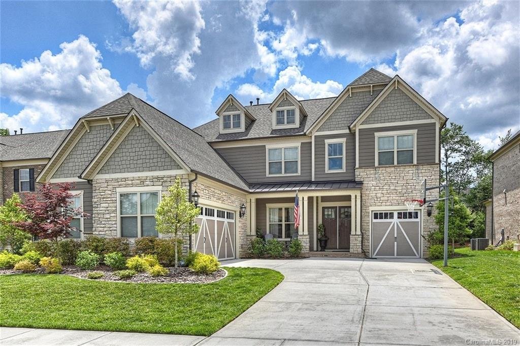 1621 Maple Oak Drive