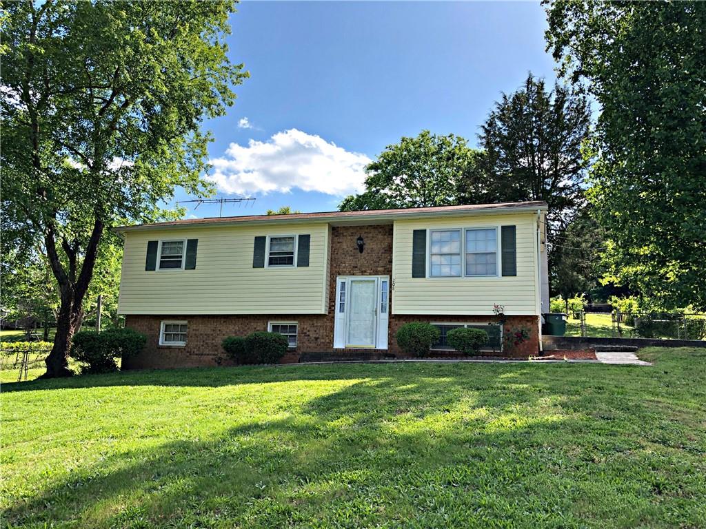 Property image 1 at 208 Shannonbrook Drive, Newton, NC 28658