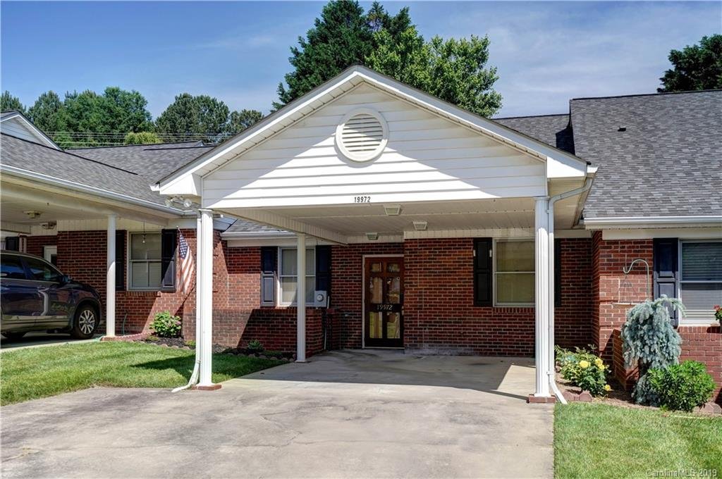 19972 Oak Leaf Circle