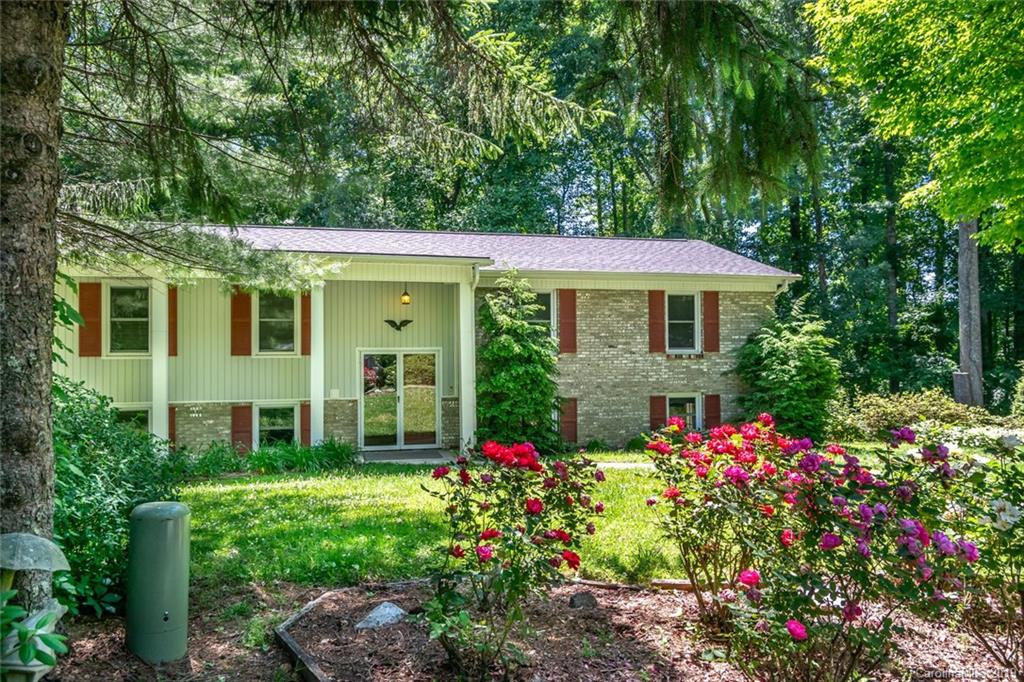 Property image 1 at 222 Castleton Lane, Hendersonville, NC 28791