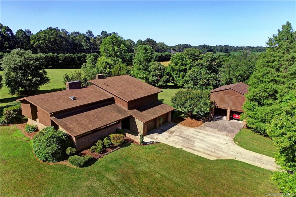 Property image 1 at 190 Country Drive, Statesville, NC 28625