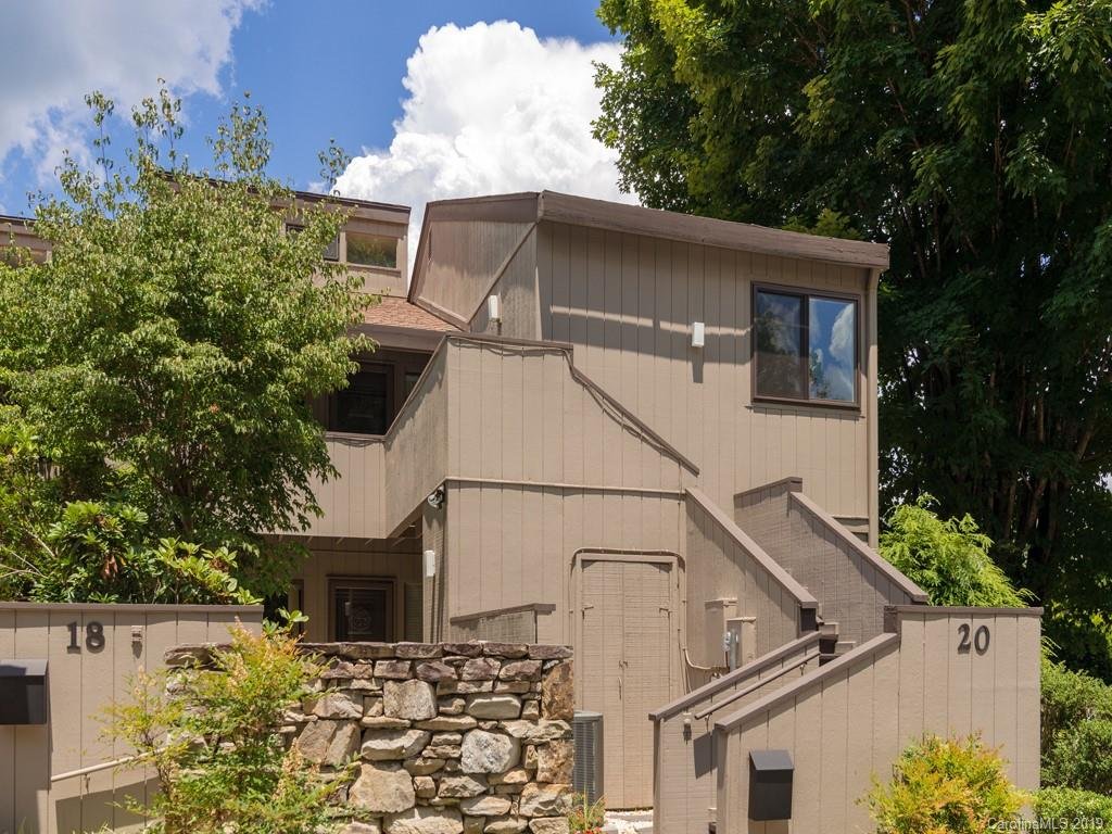 Property image 1 at 20 Lakemoor Lane, Hendersonville, NC 28739