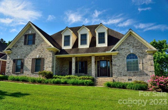 1204 Edgewater Court