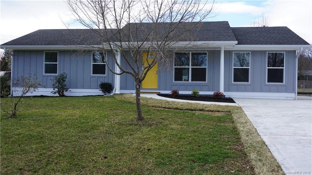 Property image 1 at 22 W Silverleaf Drive, Hendersonville, NC 28739