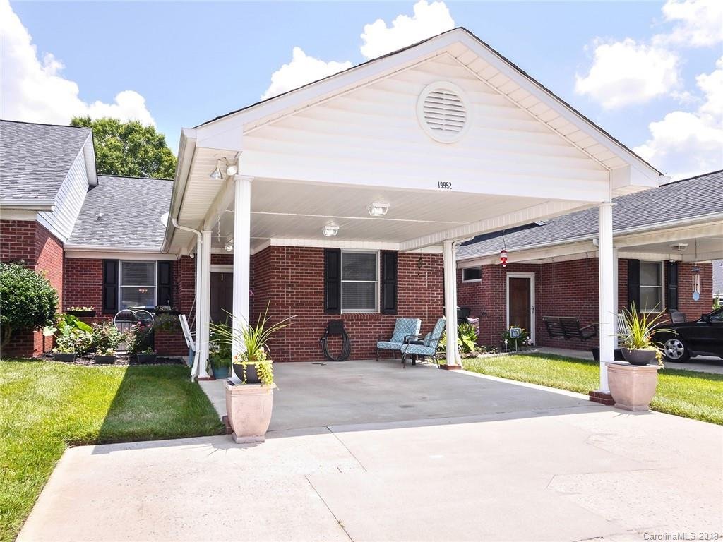 19952 Oak Leaf Circle