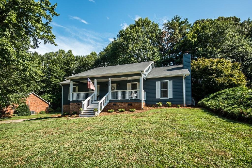 Property image 1 at 221 31st Avenue Court, Hickory, NC 28601