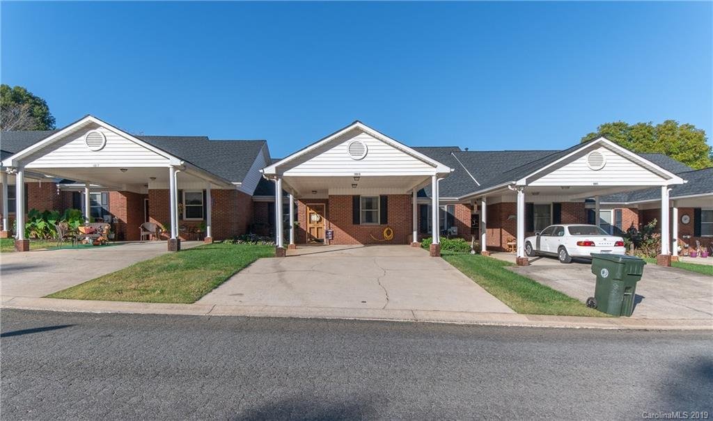 19915 Oak Leaf Circle