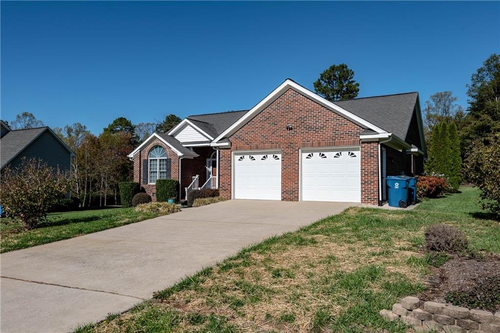Property image 1 at 1465 Sweetbriar Lane, Hickory, NC 28602