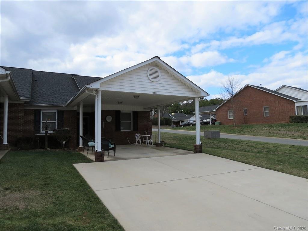 19909 Oak Leaf Circle