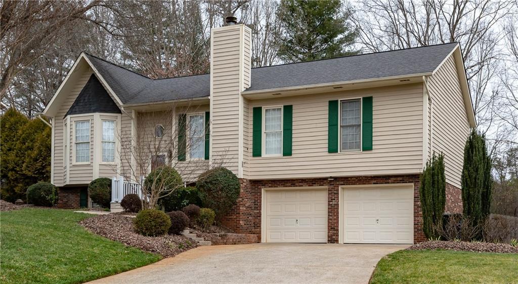 Property image 1 at 307 31st Avenue Court, Hickory, NC 28601